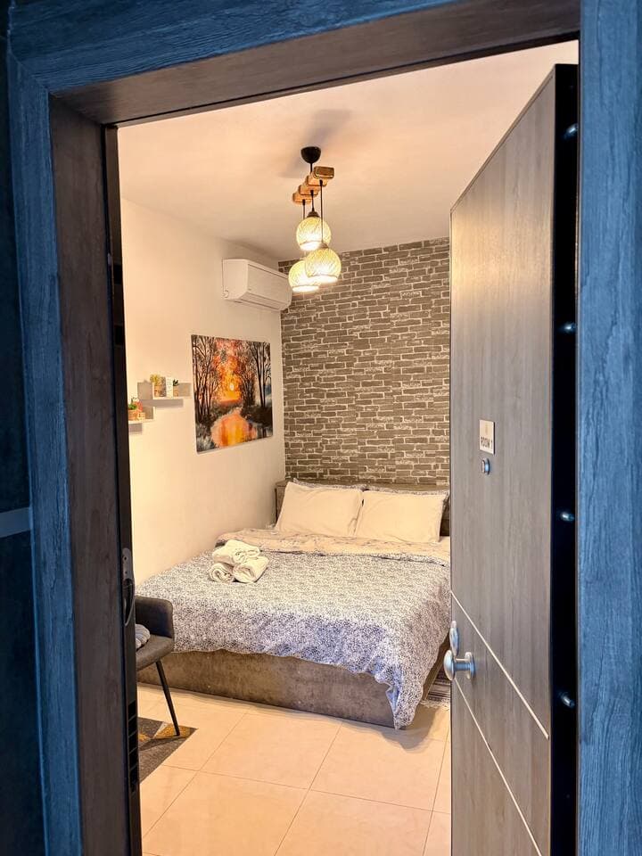 Central & Riverfront Room 1 - photo 6